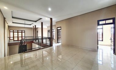 Dijual Rumah 2 Lantai, Halaman Luas! Lokasi Strategis di TENGAH KOTA BANTUL DEKAT RSUD BANTUL.