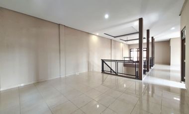 Dijual Rumah 2 Lantai, Halaman Luas! Lokasi Strategis di TENGAH KOTA BANTUL DEKAT RSUD BANTUL.