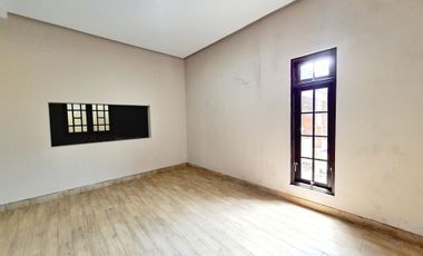 Dijual Rumah 2 Lantai, Halaman Luas! Lokasi Strategis di TENGAH KOTA BANTUL DEKAT RSUD BANTUL.