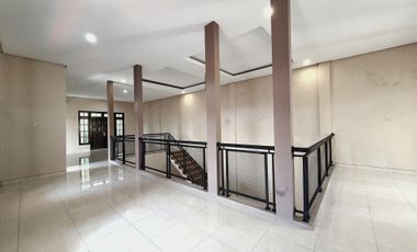 Dijual Rumah 2 Lantai, Halaman Luas! Lokasi Strategis di TENGAH KOTA BANTUL DEKAT RSUD BANTUL.