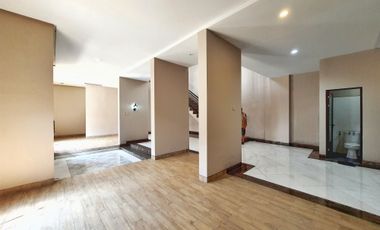 Dijual Rumah 2 Lantai, Halaman Luas! Lokasi Strategis di TENGAH KOTA BANTUL DEKAT RSUD BANTUL.