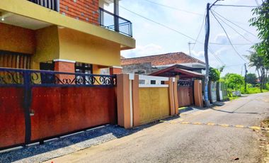 Dijual Rumah 2 Lantai, Halaman Luas! Lokasi Strategis di TENGAH KOTA BANTUL DEKAT RSUD BANTUL.