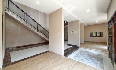 Dijual Rumah 2 Lantai, Halaman Luas! Lokasi Strategis di TENGAH KOTA BANTUL DEKAT RSUD BANTUL.