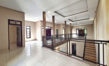 Dijual Rumah 2 Lantai, Halaman Luas! Lokasi Strategis di TENGAH KOTA BANTUL DEKAT RSUD BANTUL.