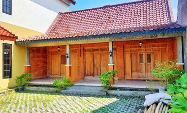 Dijual Rumah 2 Lantai, Halaman Luas! Lokasi Strategis di TENGAH KOTA BANTUL DEKAT RSUD BANTUL.