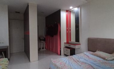 Rumah Strategis 15 Menit ke Mall Taman Anggrek 3 KT Siap Huni J-30968