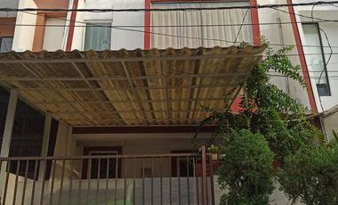 Rumah Strategis 15 Menit ke Mall Taman Anggrek 3 KT Siap Huni J-30968