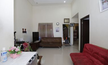 Rumah Luas 1 Lantai di Windelrio Townhouse SHM Hadap Utara J-12445