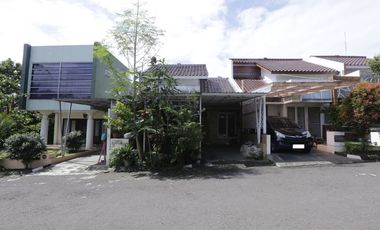 Rumah Luas 1 Lantai di Windelrio Townhouse SHM Hadap Utara J-12445