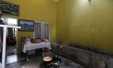 Rumah Luas 1 Lantai di Windelrio Townhouse SHM Hadap Utara J-12445