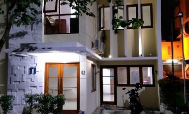 Townhouse Awana Mantrijeron 4 Kamar 3 Kamar Mandi
