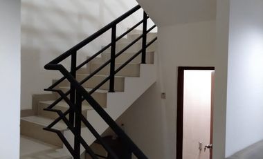 Townhouse Awana Mantrijeron 4 Kamar 3 Kamar Mandi