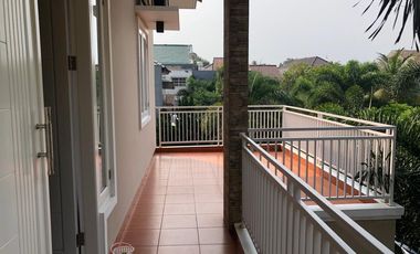 Rumah Siap Huni Posisi Hook Depan Taman Dekat LRT Cibubur