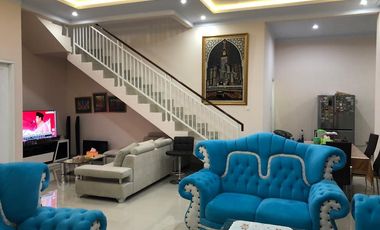 Rumah Siap Huni Posisi Hook Depan Taman Dekat LRT Cibubur