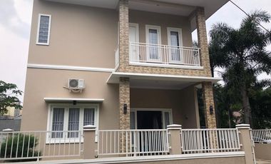 Rumah Siap Huni Posisi Hook Depan Taman Dekat LRT Cibubur