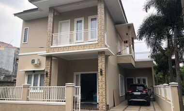 Rumah Siap Huni Posisi Hook Depan Taman Dekat LRT Cibubur