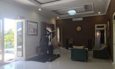 Rumah mewah modern minimalis pusat kota di serengan solo