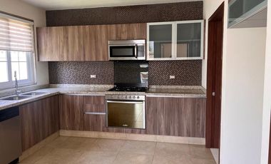 CASA EN RENTA FRACC PORTOFINO MODELO ISABELLA CON EXCEDENTE DE JARDÍN