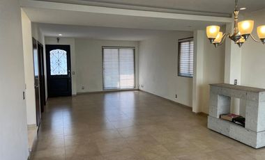 CASA EN RENTA FRACC PORTOFINO MODELO ISABELLA CON EXCEDENTE DE JARDÍN