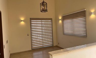 CASA EN RENTA FRACC PORTOFINO MODELO ISABELLA CON EXCEDENTE DE JARDÍN