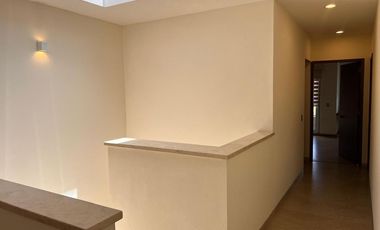 CASA EN RENTA FRACC PORTOFINO MODELO ISABELLA CON EXCEDENTE DE JARDÍN