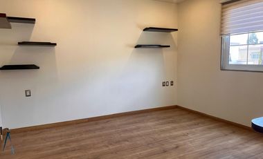 CASA EN RENTA FRACC PORTOFINO MODELO ISABELLA CON EXCEDENTE DE JARDÍN