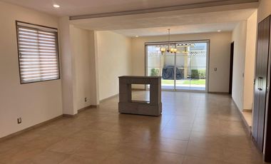 CASA EN RENTA FRACC PORTOFINO MODELO ISABELLA CON EXCEDENTE DE JARDÍN