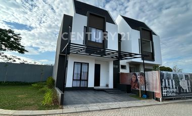 Rumah Mewah Tengah Kota Makassar Dekat Mall Trans Dan Kampus UNM