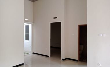 Rumah baru modern minimalis dekat exit tol karanglo blimbing malang