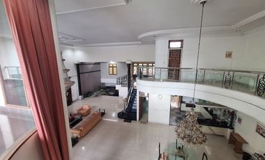 SEWA RUMAH MEWAH TERAWAT 2 LANTAI DI MAINROAD SUKAJADI BISA BUAT USAHA