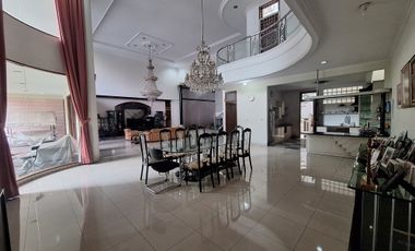 SEWA RUMAH MEWAH TERAWAT 2 LANTAI DI MAINROAD SUKAJADI BISA BUAT USAHA