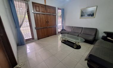 SEWA RUMAH MEWAH TERAWAT 2 LANTAI DI MAINROAD SUKAJADI BISA BUAT USAHA