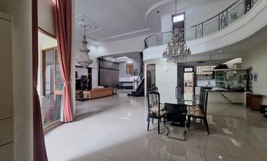 SEWA RUMAH MEWAH TERAWAT 2 LANTAI DI MAINROAD SUKAJADI BISA BUAT USAHA