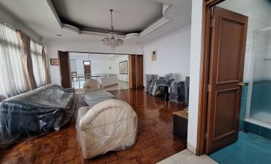 SEWA RUMAH MEWAH TERAWAT 2 LANTAI DI MAINROAD SUKAJADI BISA BUAT USAHA