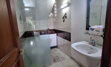 SEWA RUMAH MEWAH TERAWAT 2 LANTAI DI MAINROAD SUKAJADI BISA BUAT USAHA