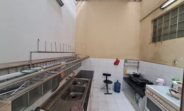 SEWA RUMAH MEWAH TERAWAT 2 LANTAI DI MAINROAD SUKAJADI BISA BUAT USAHA