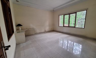 SEWA RUMAH MEWAH TERAWAT 2 LANTAI DI MAINROAD SUKAJADI BISA BUAT USAHA