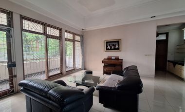 SEWA RUMAH MEWAH TERAWAT 2 LANTAI DI MAINROAD SUKAJADI BISA BUAT USAHA