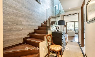 Excelente departamento Duplex con Quincho en la Azotea, vista  despejada en la Dehesa Central.