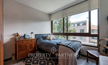 Excelente departamento Duplex con Quincho en la Azotea, vista  despejada en la Dehesa Central.