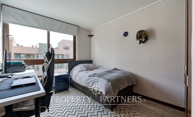 Excelente departamento Duplex con Quincho en la Azotea, vista  despejada en la Dehesa Central.