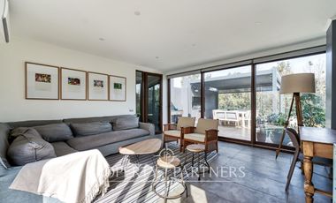 Excelente departamento Duplex con Quincho en la Azotea, vista  despejada en la Dehesa Central.