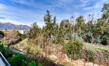 Excelente departamento Duplex con Quincho en la Azotea, vista  despejada en la Dehesa Central.