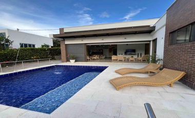 VENDO CASA REMODELADA EN LAGOS DEL PEÑÓN, GIRARDOT
