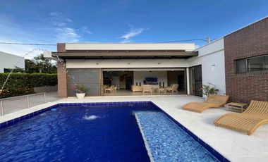 VENDO CASA REMODELADA EN LAGOS DEL PEÑÓN, GIRARDOT