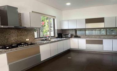 VENDO CASA REMODELADA EN LAGOS DEL PEÑÓN, GIRARDOT