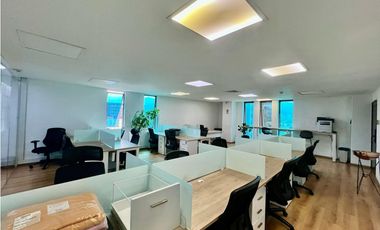 EN VENTA OFICINA EN EL POBLADO