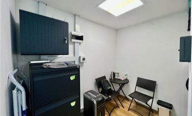 EN VENTA OFICINA EN EL POBLADO