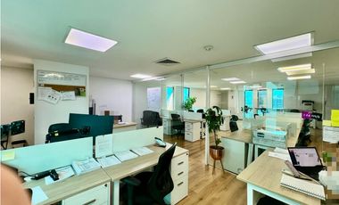 EN VENTA OFICINA EN EL POBLADO