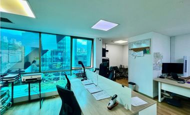 EN VENTA OFICINA EN EL POBLADO